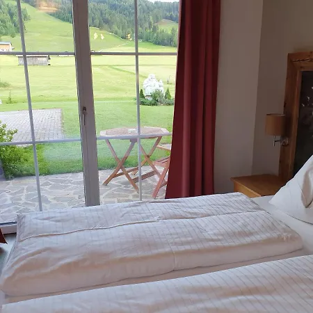 Romantik Lehrberg 셍트쟈콥인하우스