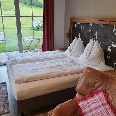 게스트하우스 Romantik Lehrberg